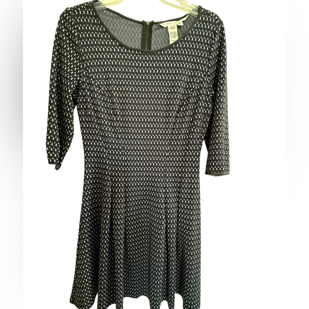 Maxx, studio, black and white three-quarter sleeve dress round neck, pleated M